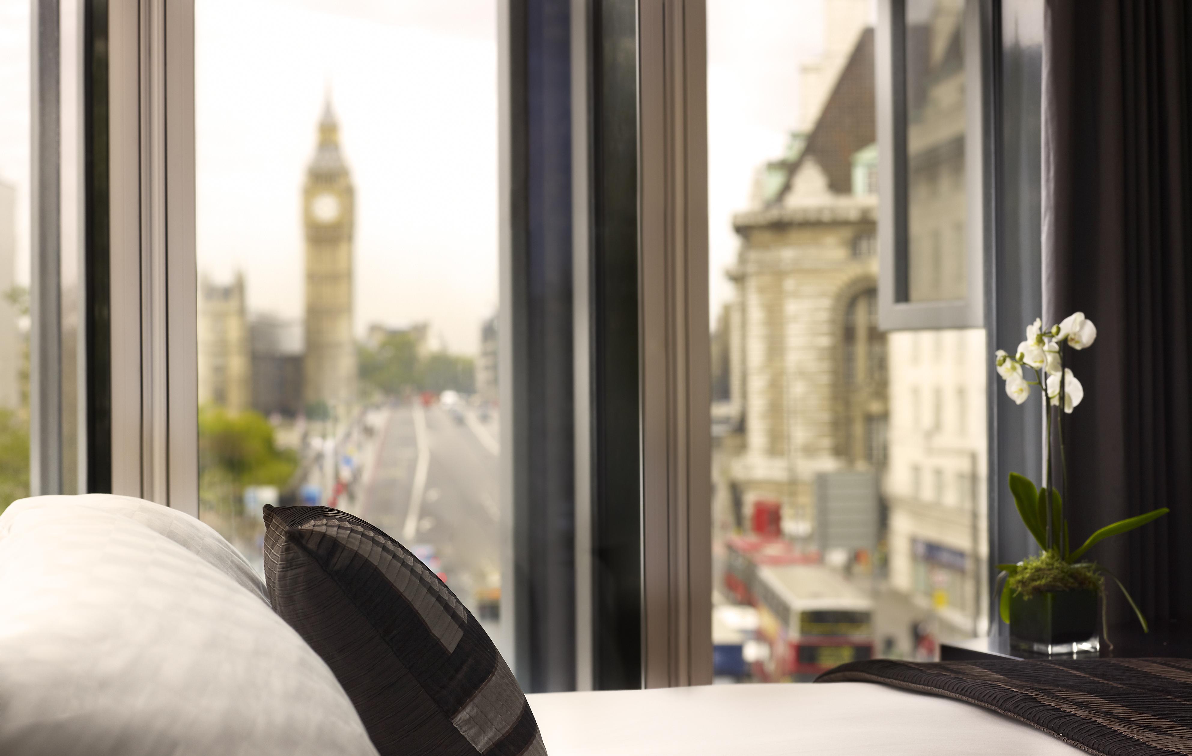 فندق بارك بلازا وستمنستر بريدج لندن الغرفة الصورة The view of the Big Ben from a room at the hotel