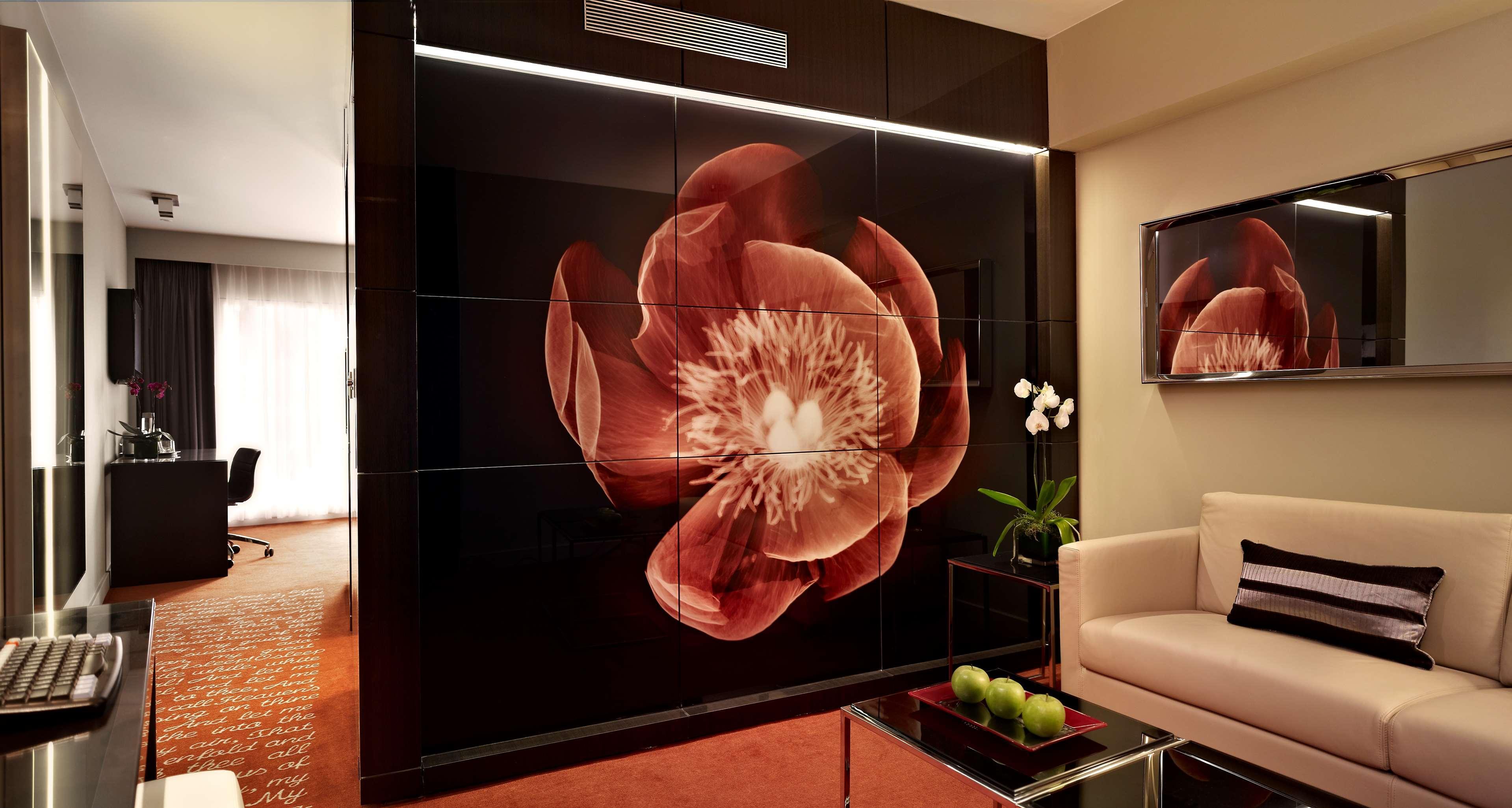 فندق بارك بلازا وستمنستر بريدج لندن الغرفة الصورة The flower of the peony