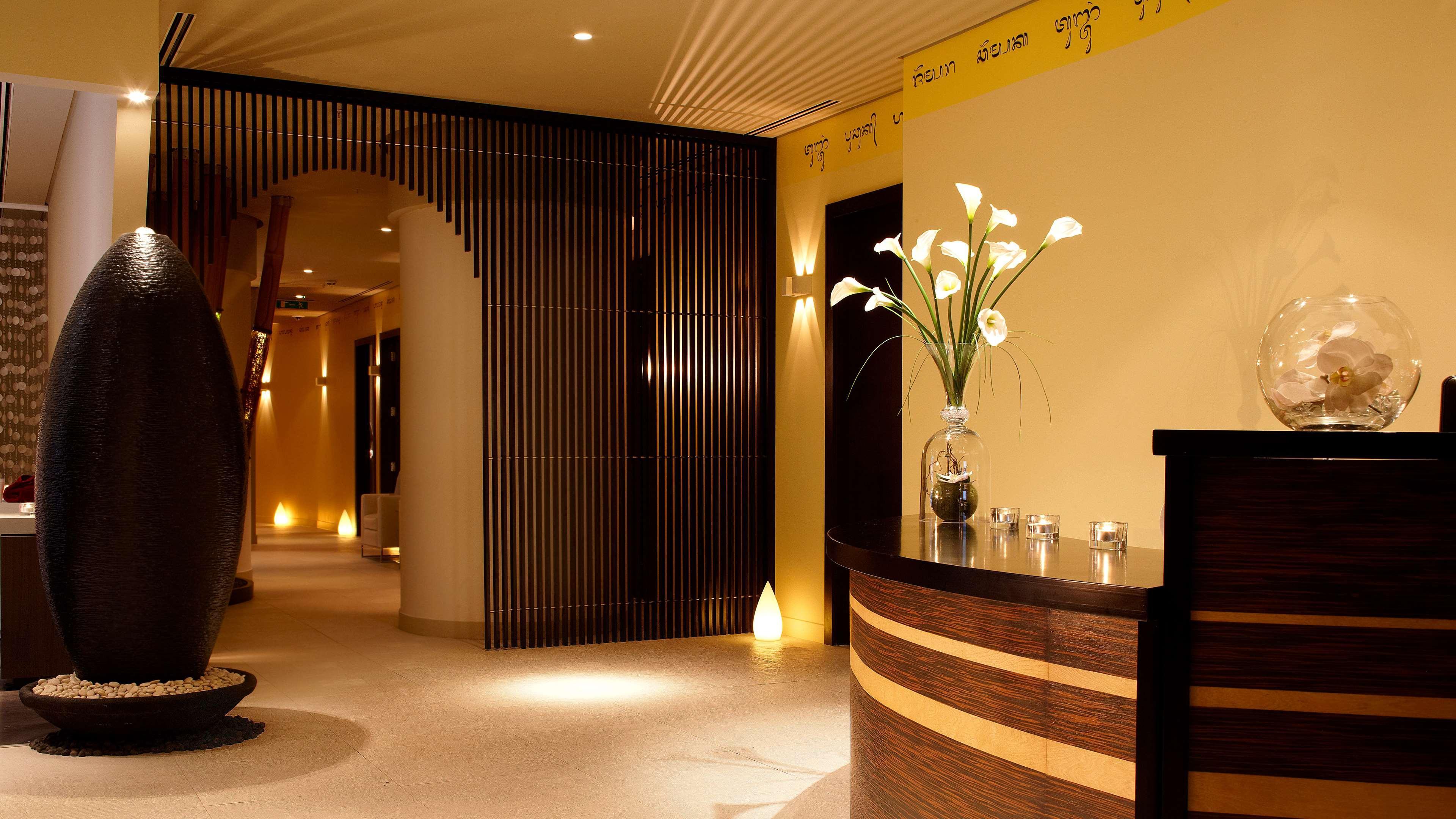 فندق بارك بلازا وستمنستر بريدج لندن المظهر الخارجي الصورة Reception desk at a spa in Bangkok