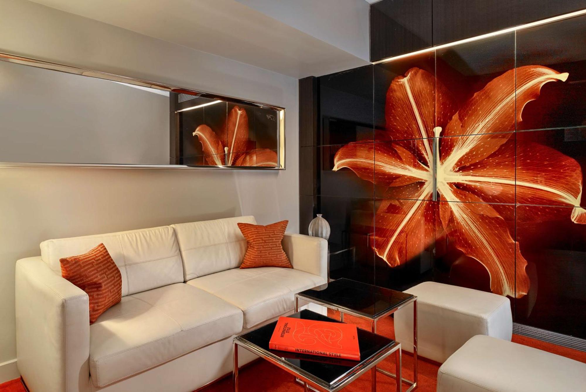 فندق بارك بلازا وستمنستر بريدج لندن المظهر الخارجي الصورة The interior of a suite at the Mandarin Oriental London