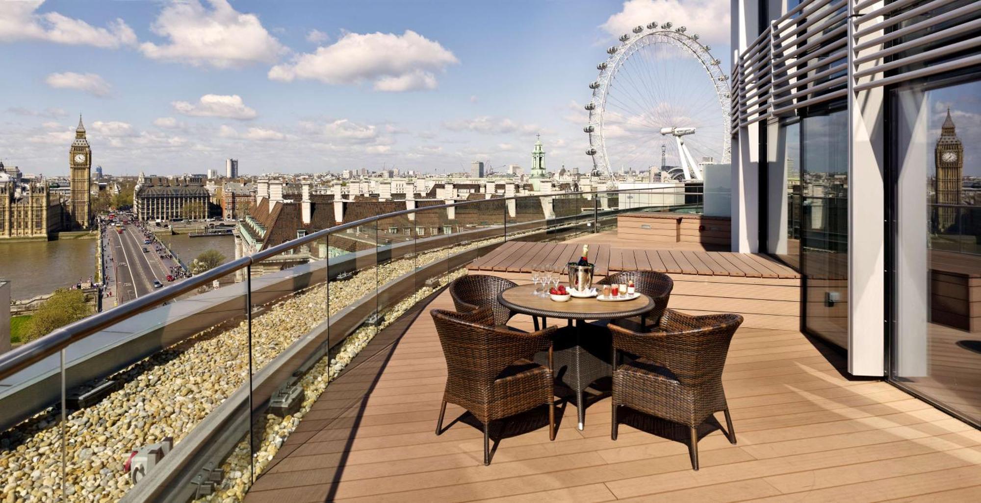 فندق بارك بلازا وستمنستر بريدج لندن المظهر الخارجي الصورة The view from the balcony of the 15th-floor suite at the London West End