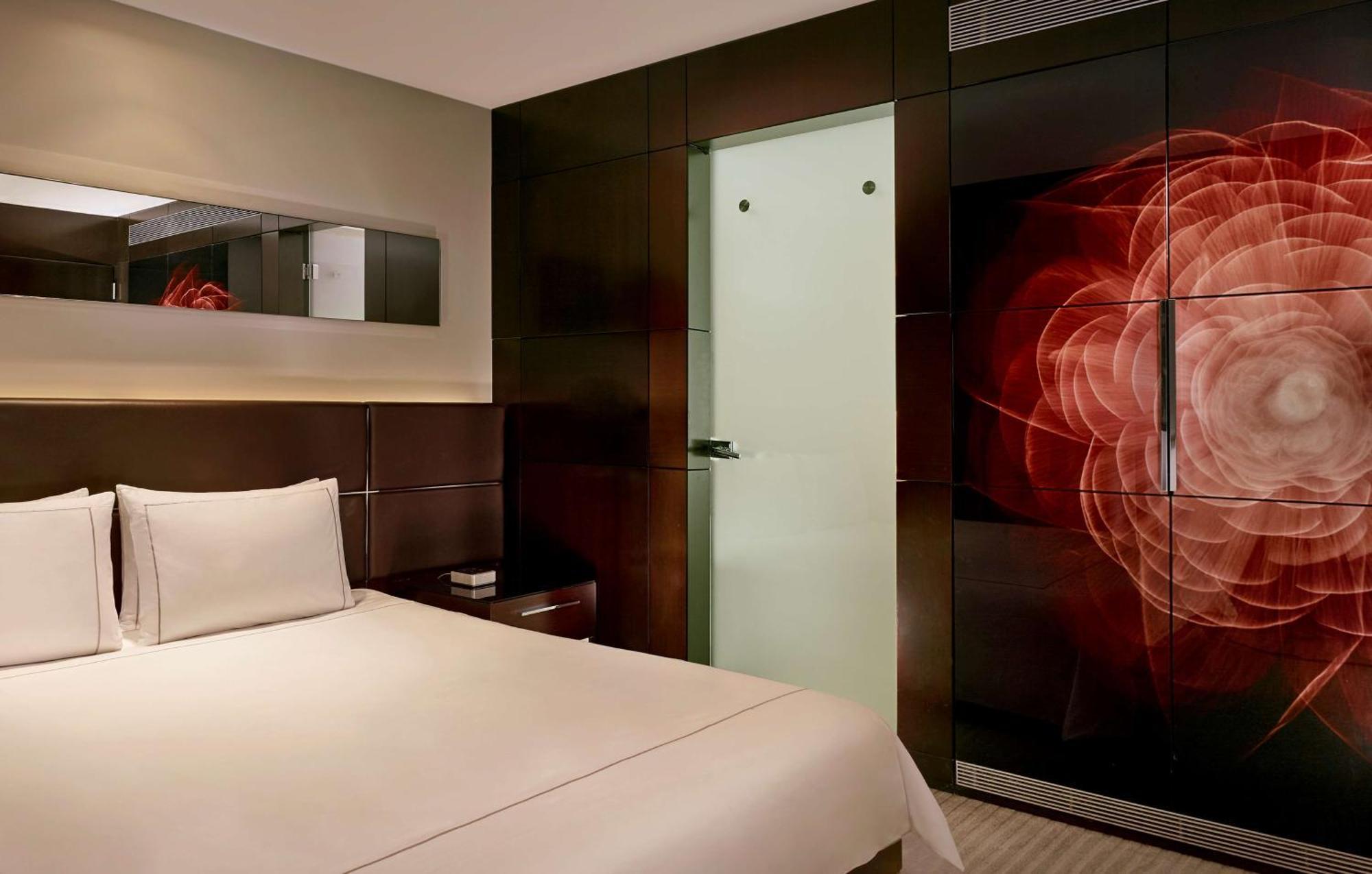 فندق بارك بلازا وستمنستر بريدج لندن المظهر الخارجي الصورة The interior of a room at the Mandarin Oriental Hong Kong