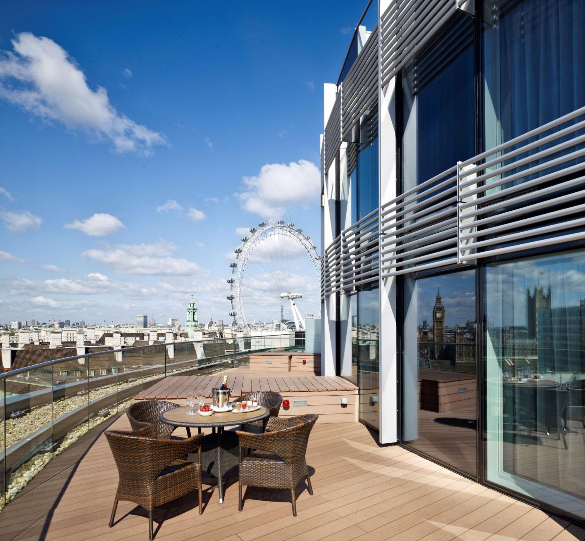 فندق بارك بلازا وستمنستر بريدج لندن المظهر الخارجي الصورة The view from the balcony of the 15th-floor suite at the London West End